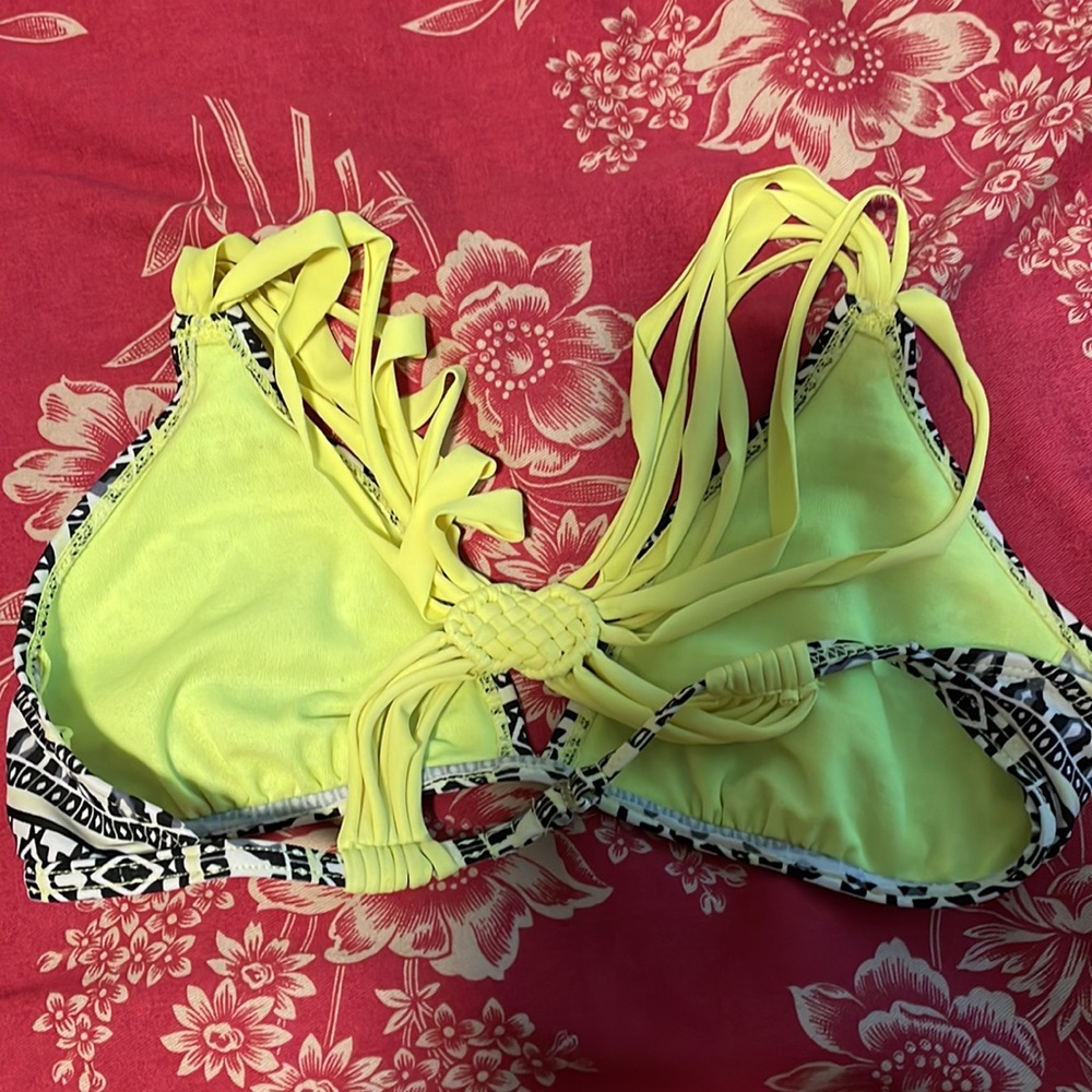 Patterned Bikini - Picture 3 of 5